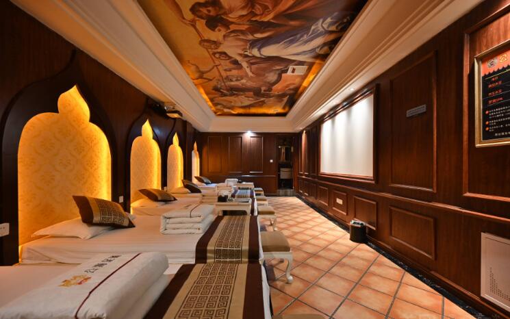 足疗按摩店里的夜归人，都在寻找同一种救赎